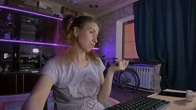 Snapshot of pa1e_pr1ncess chatting on 06/07/26, 08:40 pa1e pr1ncess online show from 06/07/26, 08:40