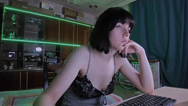 Snapshot of pa1e_pr1ncess chatting on 06/18/26, 06:46 pa1e pr1ncess online show from 06/18/26, 06:46