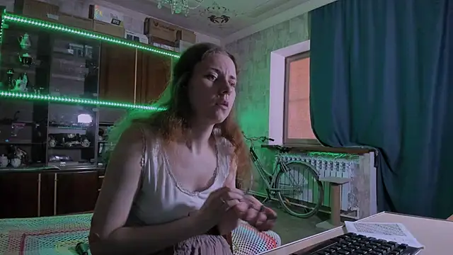 Snapshot of pa1e_pr1ncess chatting on 06/19/26, 07:34 pa1e pr1ncess online show from 06/19/26, 07:34