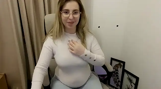 Snapshot of Aliss_Hottie chatting on 03/06/25, 10:26 Aliss Hottie online show from 03/06/25, 10:26