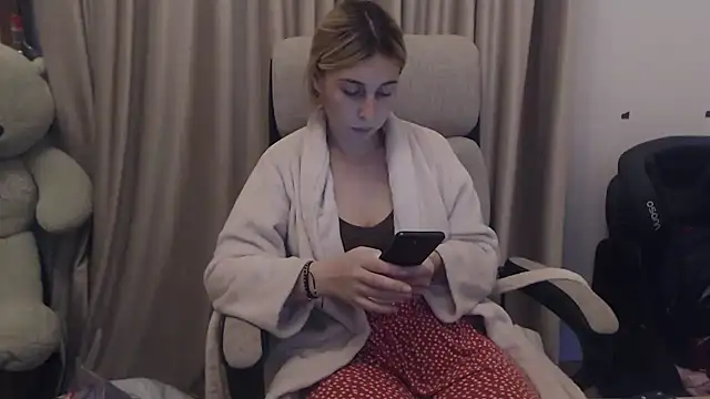 Snapshot of Aliss_Hottie chatting on 11/01/25, 03:36 Aliss Hottie online show from 11/01/25, 03:36