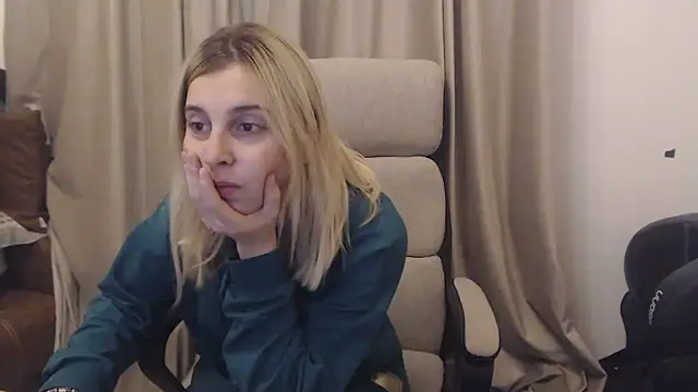 Snapshot of Aliss_Hottie chatting on 11/04/25, 05:45 Aliss Hottie online show from 11/04/25, 05:45