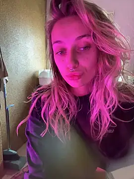 Snapshot of MonicaMilz chatting on 01/03/25, 08:10 MonicaMilz online show from 01/03/25, 08:10