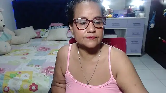 Snapshot of pervert_mommy_ chatting on 04/20/26, 10:18 pervert mommy online show from 04/20/26, 10:18