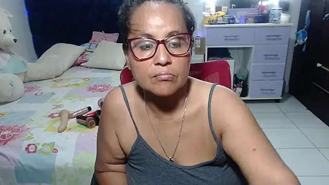 Snapshot of pervert_mommy_ chatting on 04/23/26, 12:51 pervert mommy online show from 04/23/26, 12:51