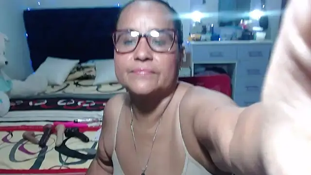Snapshot of pervert_mommy_ chatting on 05/02/26, 10:09 pervert mommy online show from 05/02/26, 10:09