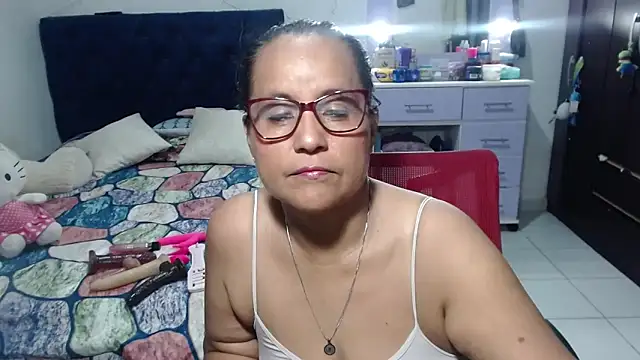 Snapshot of pervert_mommy_ chatting on 05/08/26, 10:42 pervert mommy online show from 05/08/26, 10:42
