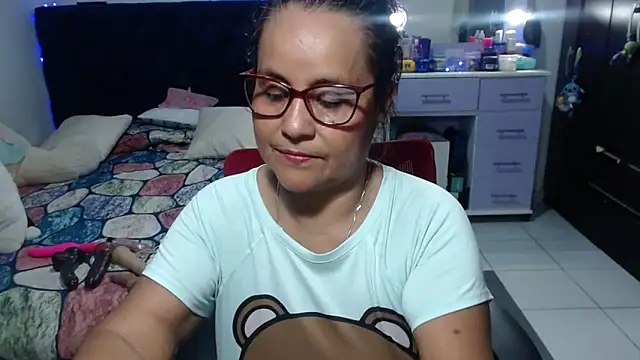 Snapshot of pervert_mommy_ chatting on 05/09/26, 10:09 pervert mommy online show from 05/09/26, 10:09