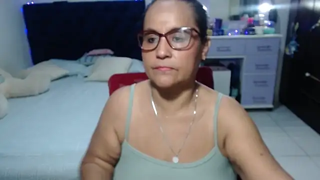 Snapshot of pervert_mommy_ chatting on 05/11/26, 10:32 pervert mommy online show from 05/11/26, 10:32