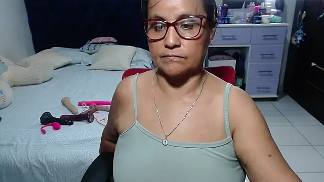 Snapshot of pervert_mommy_ chatting on 05/11/26, 02:45 pervert mommy online show from 05/11/26, 02:45