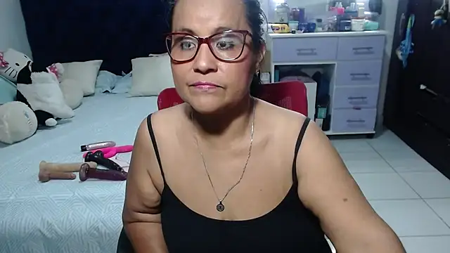 Snapshot of pervert_mommy_ chatting on 05/15/26, 10:33 pervert mommy online show from 05/15/26, 10:33
