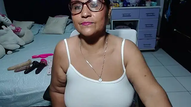 Snapshot of pervert_mommy_ chatting on 05/16/26, 10:01 pervert mommy online show from 05/16/26, 10:01