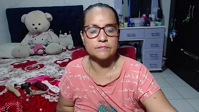Snapshot of pervert_mommy_ chatting on 05/17/26, 10:00 pervert mommy online show from 05/17/26, 10:00