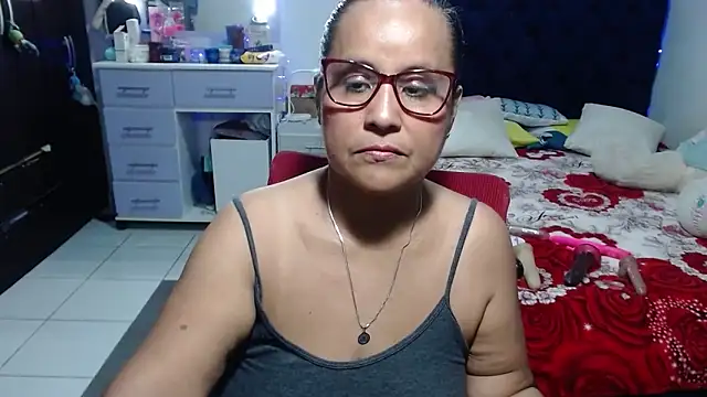 Snapshot of pervert_mommy_ chatting on 05/23/26, 10:08 pervert mommy online show from 05/23/26, 10:08