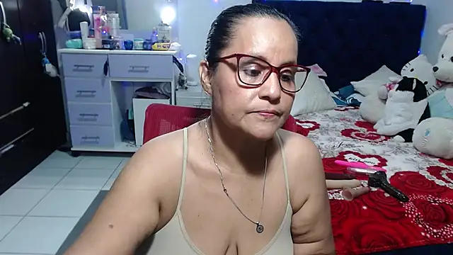 Snapshot of pervert_mommy_ chatting on 05/25/26, 09:37 pervert mommy online show from 05/25/26, 09:37
