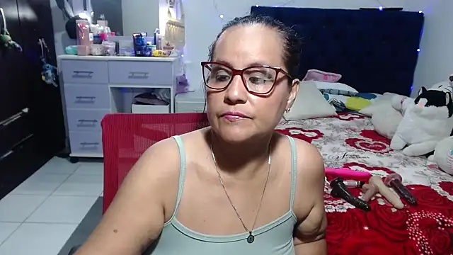 Snapshot of pervert_mommy_ chatting on 05/26/26, 10:33 pervert mommy online show from 05/26/26, 10:33