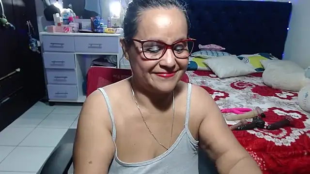 Snapshot of pervert_mommy_ chatting on 05/27/26, 11:07 pervert mommy online show from 05/27/26, 11:07