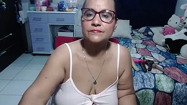 Snapshot of pervert_mommy_ chatting on 06/01/26, 09:44 pervert mommy online show from 06/01/26, 09:44