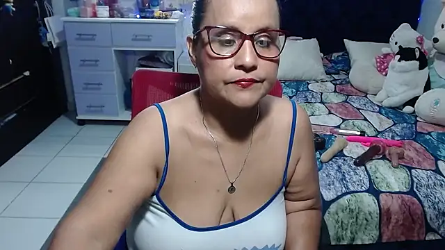 Snapshot of pervert_mommy_ chatting on 06/02/26, 09:33 pervert mommy online show from 06/02/26, 09:33