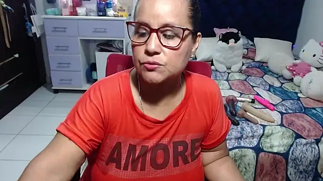 Snapshot of pervert_mommy_ chatting on 06/06/26, 10:42 pervert mommy online show from 06/06/26, 10:42