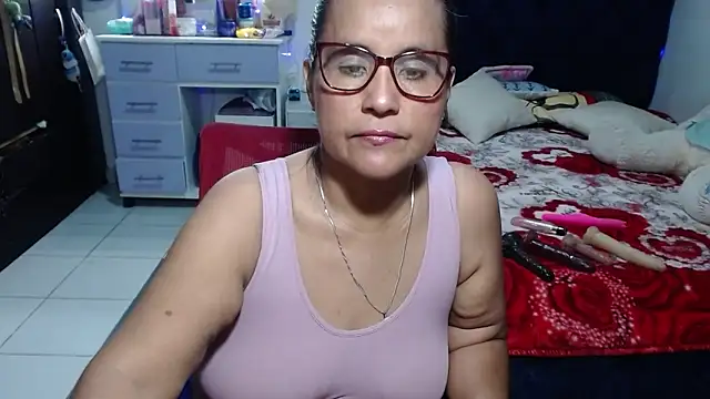 Snapshot of pervert_mommy_ chatting on 06/11/26, 09:51 pervert mommy online show from 06/11/26, 09:51