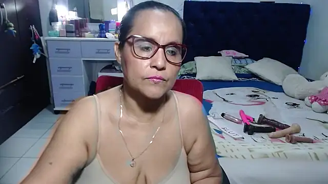 Snapshot of pervert_mommy_ chatting on 06/18/26, 09:25 pervert mommy online show from 06/18/26, 09:25