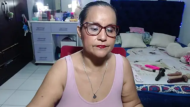 Snapshot of pervert_mommy_ chatting on 06/19/26, 09:35 pervert mommy online show from 06/19/26, 09:35