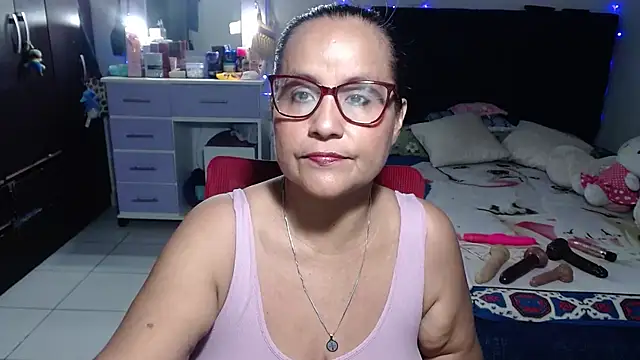 Snapshot of pervert_mommy_ chatting on 06/22/26, 11:40 pervert mommy online show from 06/22/26, 11:40