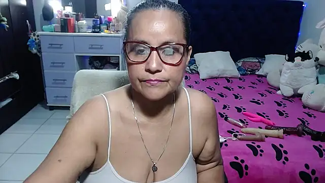 Snapshot of pervert_mommy_ chatting on 07/03/26, 09:37 pervert mommy online show from 07/03/26, 09:37