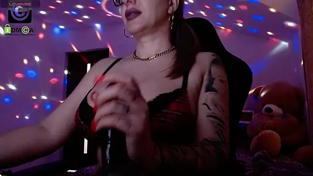 Snapshot of SonyaDevon chatting on 01/26/25, 07:10 SonyaDevon online show from 01/26/25, 07:10