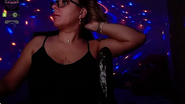 SonyaDevon online show from 12/17/25, 04:07