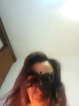 Snapshot of LAURAFOCOSA chatting on 11/15/25, 05:09 LAURAFOCOSA online show from 11/15/25, 05:09