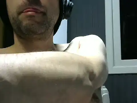 Snapshot of gauchors20 chatting on 02/21/25, 02:28 gauchors20 online show from 02/21/25, 02:28