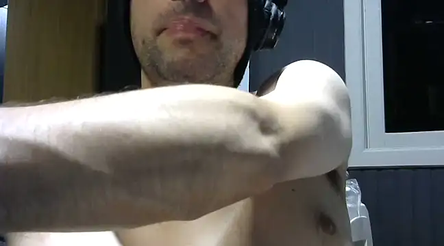 Snapshot of gauchors20 chatting on 03/12/25, 02:52 gauchors20 online show from 03/12/25, 02:52