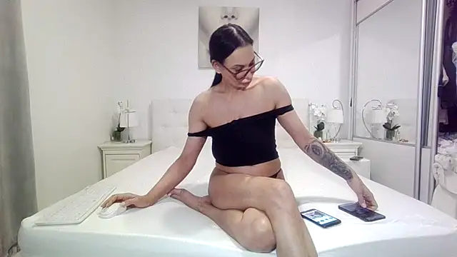 alisonya1 online show from 04/15/26, 04:08