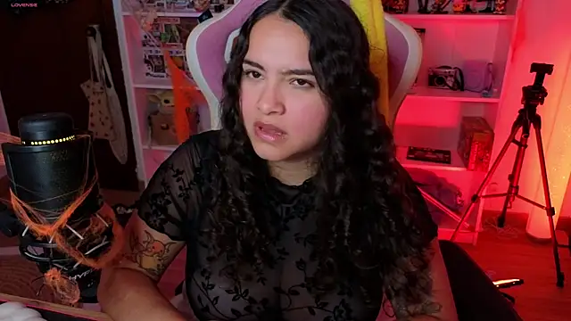 Snapshot of Sweet_sully__ chatting on 10/18/25, 09:10 Sweet sully   online show from 10/18/25, 09:10