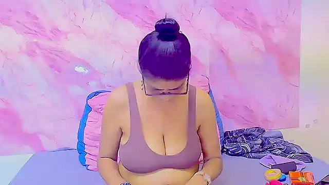 Snapshot of IndianAllure chatting on 10/14/25, 05:30 IndianAllure online show from 10/14/25, 05:30