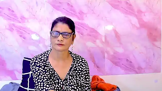 Snapshot of IndianAllure chatting on 10/20/25, 05:30 IndianAllure online show from 10/20/25, 05:30