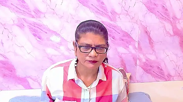 Snapshot of IndianAllure chatting on 11/06/25, 05:19 IndianAllure online show from 11/06/25, 05:19