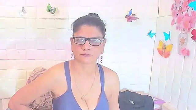 Snapshot of IndianAllure chatting on 11/10/25, 05:39 IndianAllure online show from 11/10/25, 05:39