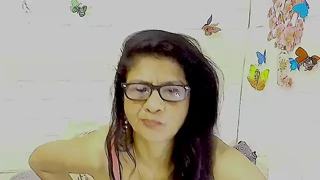 Snapshot of IndianAllure chatting on 11/12/25, 06:03 IndianAllure online show from 11/12/25, 06:03