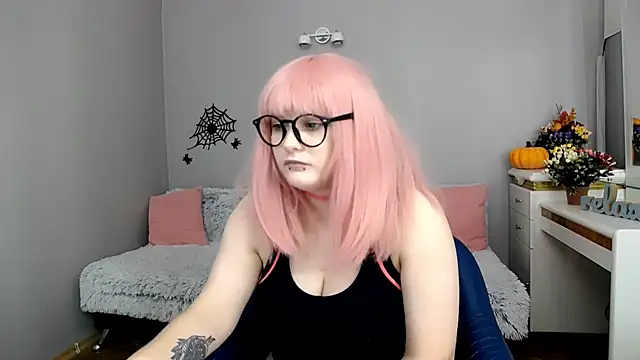 Estheri online show from 11/11/25, 07:30