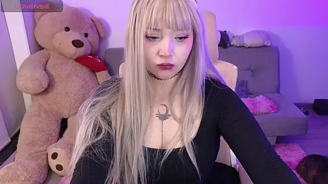 KuroChan420 online show from 04/19/26, 03:39