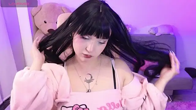 Snapshot of KuroChan420 chatting on 05/20/26, 03:02 KuroChan420 online show from 05/20/26, 03:02
