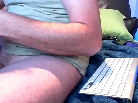 Snapshot of eurodiznee chatting on 11/03/25, 09:43 eurodiznee online show from 11/03/25, 09:43