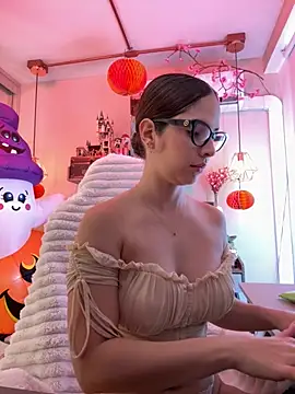 Zoe Bae online show from 10/28/25, 08:44