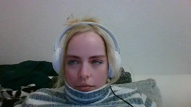 vaneza02 online show from 03/22/25, 07:53