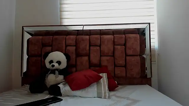 Snapshot of SexyCaitlynHot chatting on 12/10/24, 08:05 SexyCaitlynHot online show from 12/10/24, 08:05