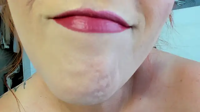 Snapshot of SexyCaitlynHot chatting on 11/05/25, 08:09 SexyCaitlynHot online show from 11/05/25, 08:09