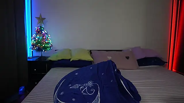 Snapshot of TiffanyPierce chatting on 12/30/24, 12:11 TiffanyPierce online show from 12/30/24, 12:11